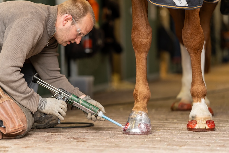 EasyShoe leren lijmen bij HoofWear